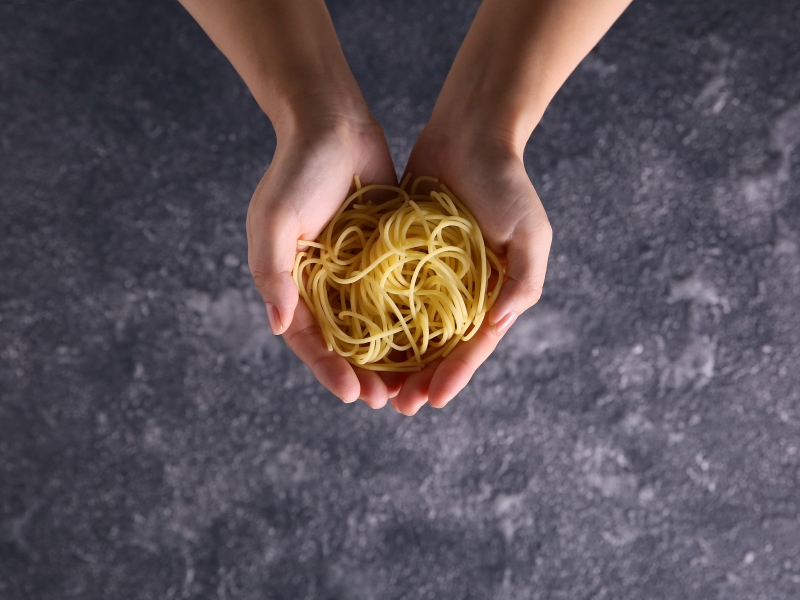 生パスタ 乾燥パスタをおいしく食べるために 茹で方編 生パスタ製造 業務用卸 ご家庭向け販売のニューオークボ